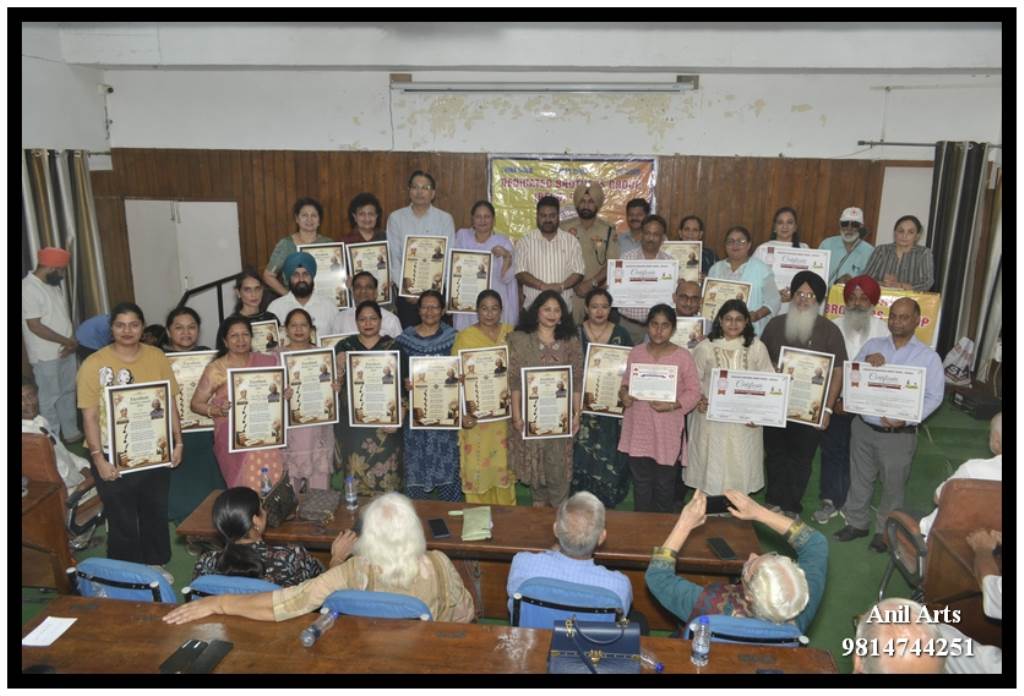 Dedicated Brothers Group Patiala Honours 21 Principals as Outstanding Nation Builders